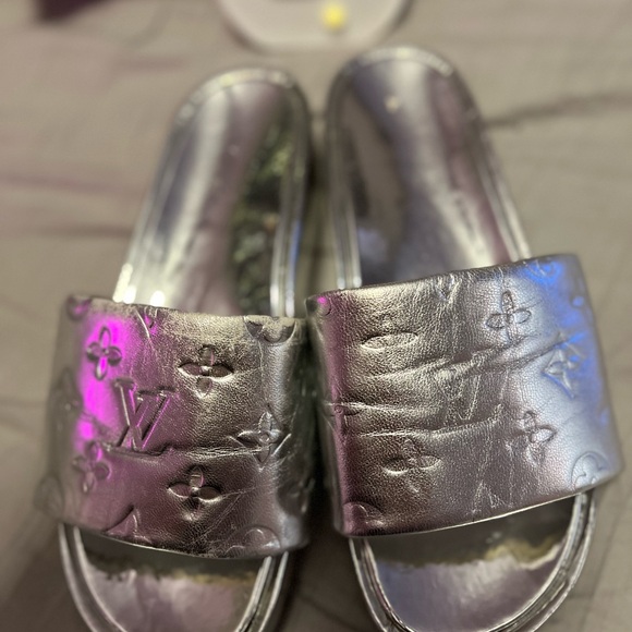 Louis Vuitton silver shoes/sandals - Picture 15 of 15